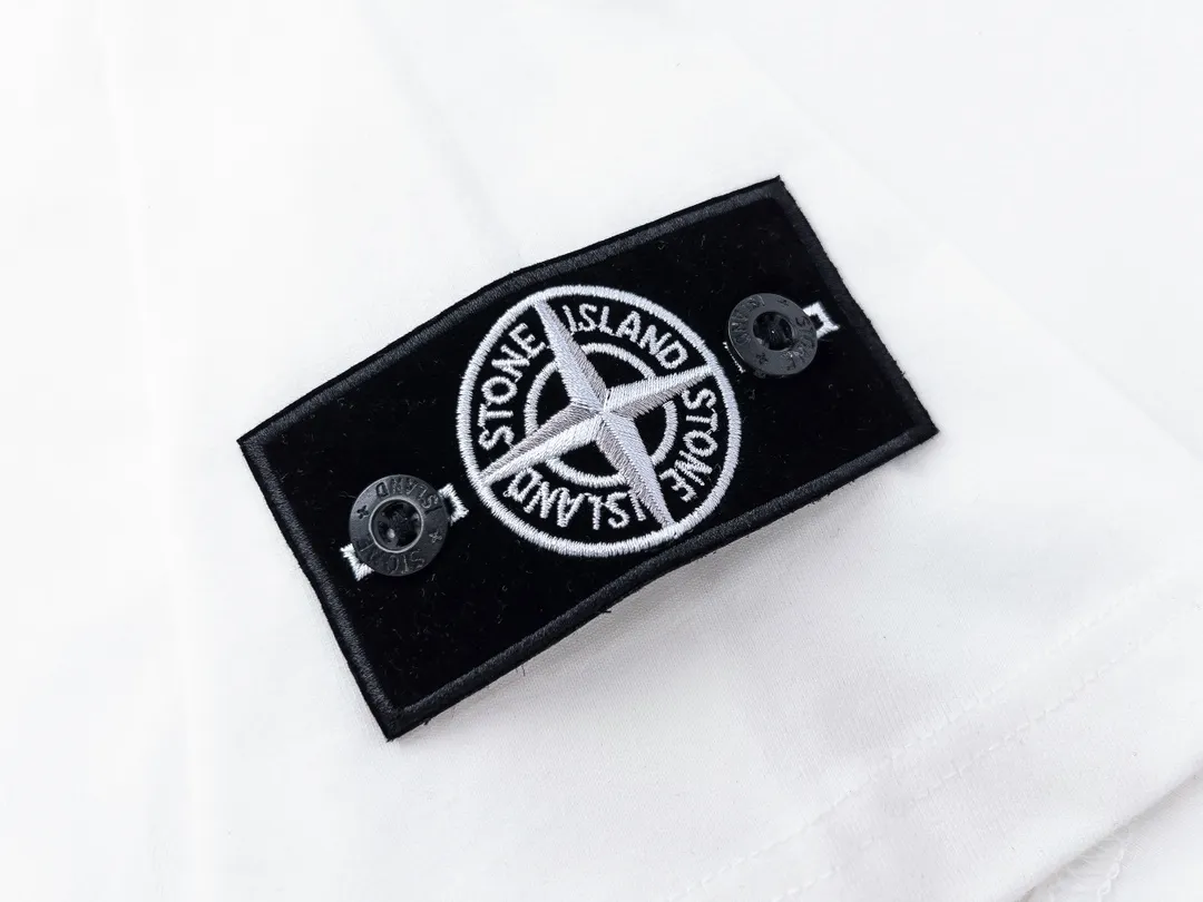 W650#P110💰 [Stone lsland/Stone Island summer new black and white Tai Chi compass cuff armband printed pattern short-sleeved T-shirt] ⚠️[Original creation, high control of details] - Made of 260 grams of combed cotton, 32 count double yarn, soft and comfortable to the touch, sweat-absorbent and breathable. - Simple, basic and versatile style, original single quality, the first choice for couples. - Made in a large factory, four needles and five threads on the shoulder, neatly arranged, high quality workmanship. -Same style for men and women, very versatile, one piece for everyone, details are clearly visible. Color: Black White Size: M L